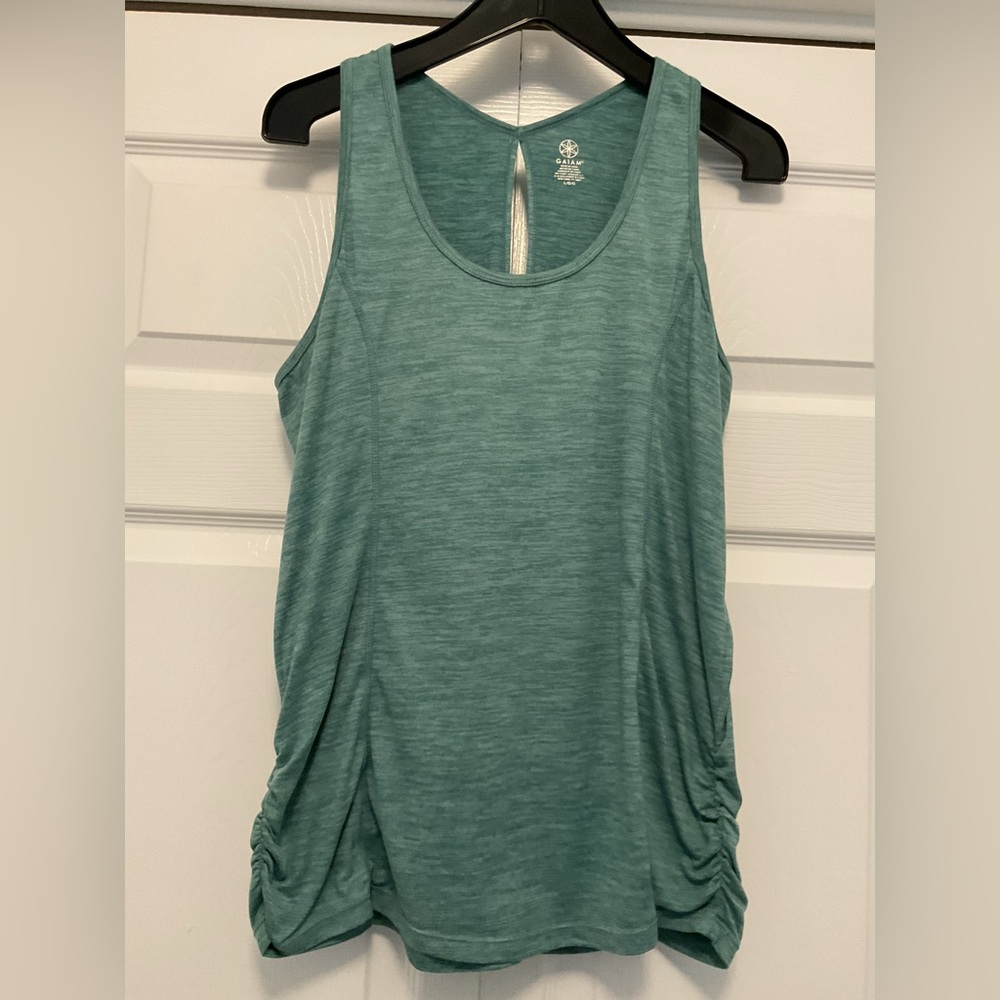 EUC Gaiam large exercise top with side ruching and keyhole back